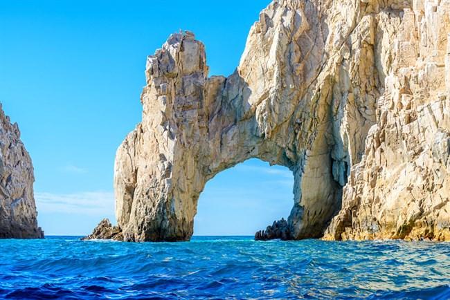 Rescue operation on Cabo's famous Arch